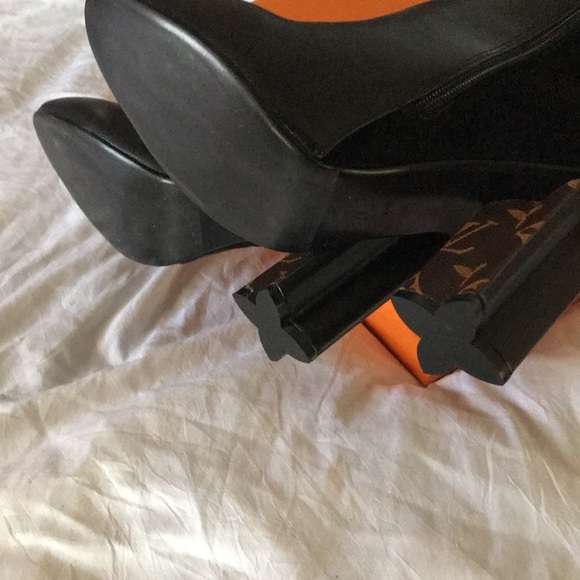 Louis Vuitton Artsy Boots - Picture 5 of 6
